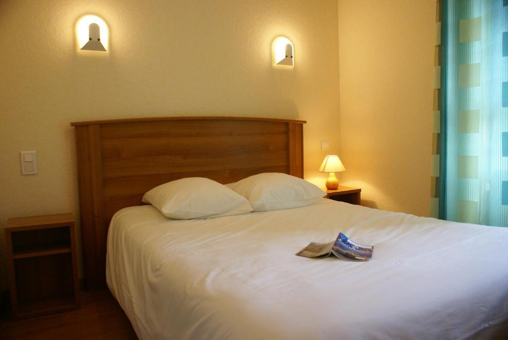 Hotel Le Passiflore Saint-Pol-de-Léon Zimmer foto